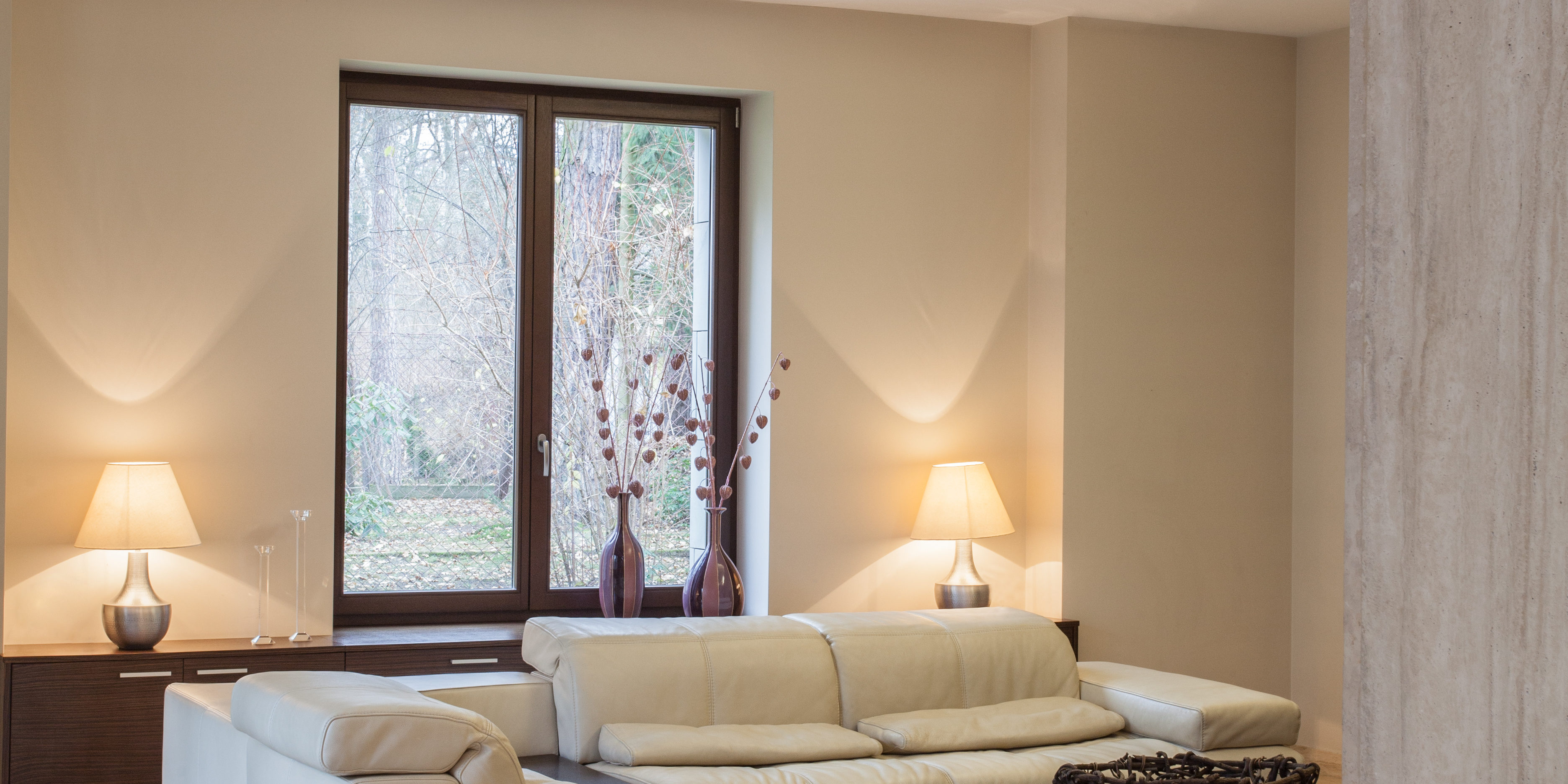 Travertine house: Modern interior